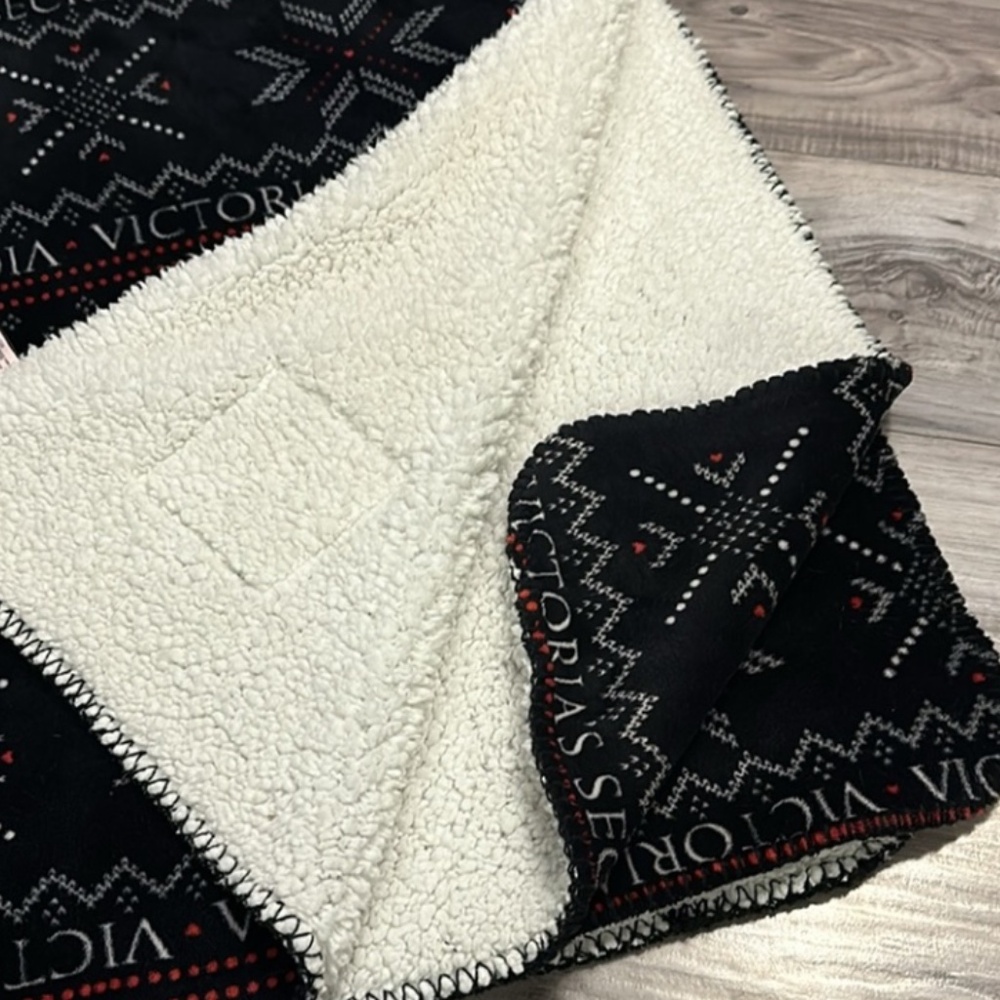 VICTORIA SECRET BLANKET - Like New (wash one never use)